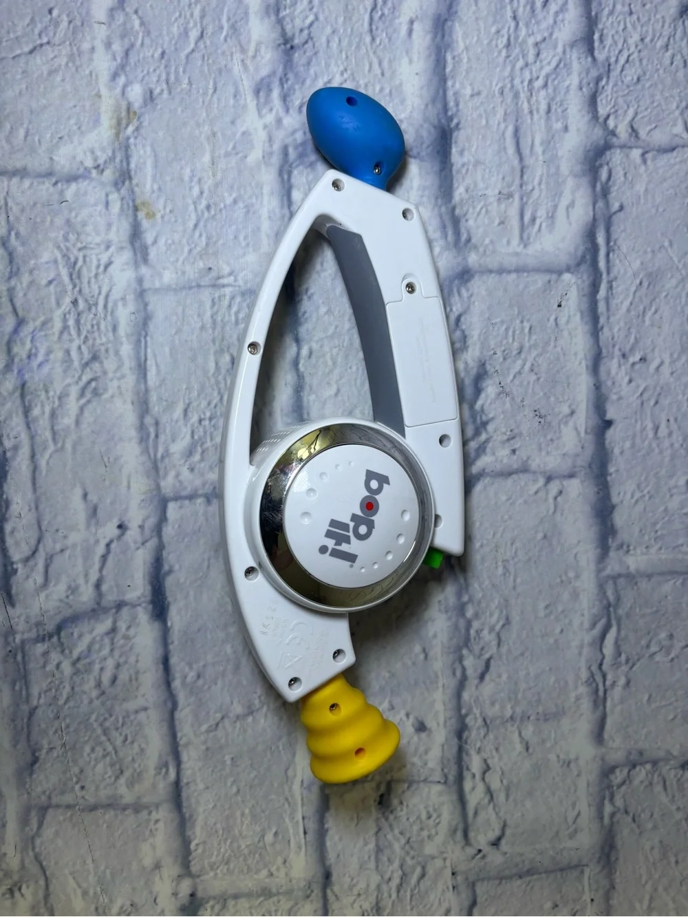 Bop It Talking Handheld Electronic Reflex Game White 2008 Hasbro Shout Out Works